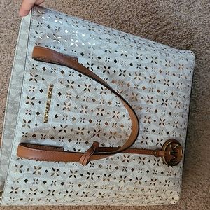 Michael kors jet set shoulder bag